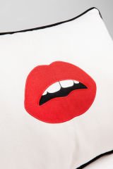 Dekoratif RedLip Kırık Beyaz Yastık